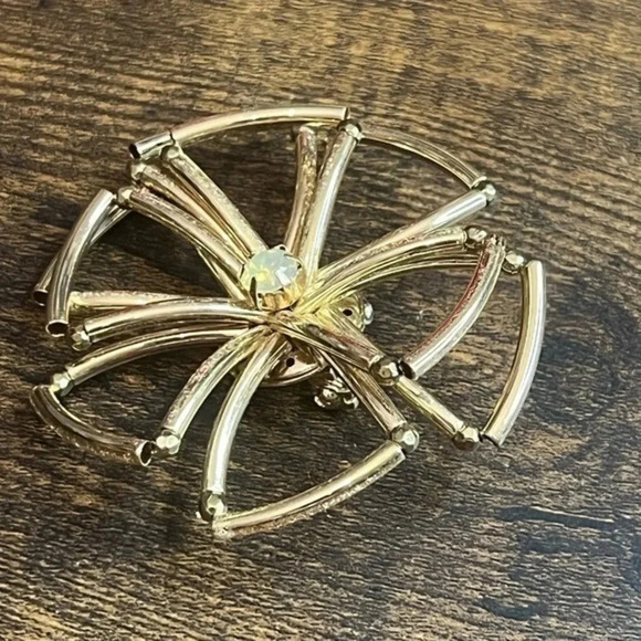 3-D Floral Goldtone Brooch Pin - Picture 1 of 7